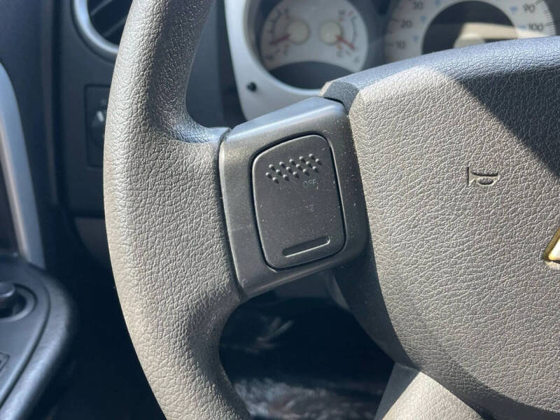 2009 Mitsubishi Raider LS