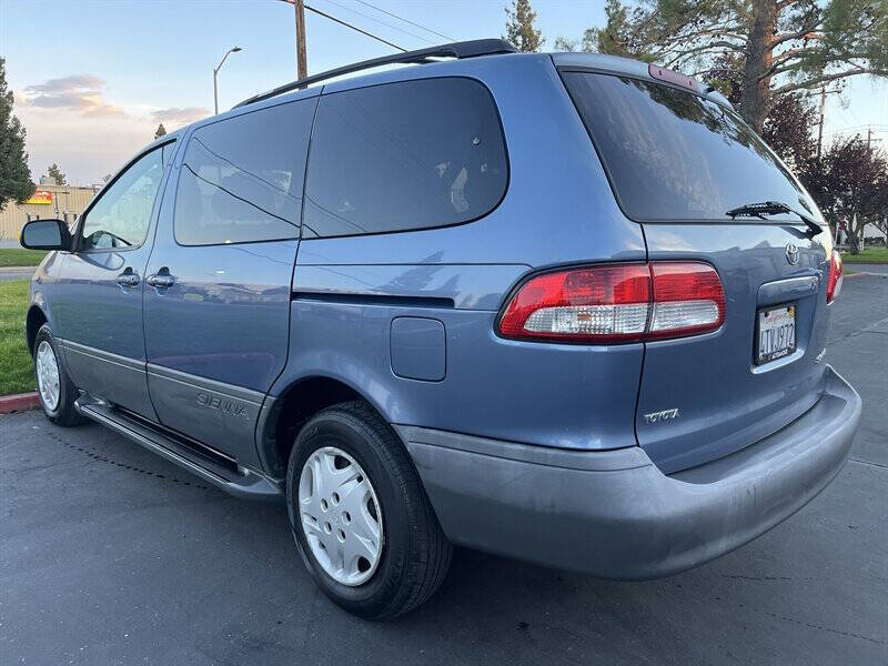 2002 Toyota Sienna LE