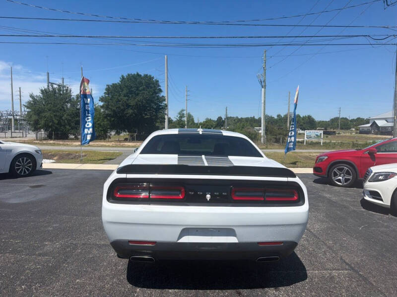 2017 Dodge Challenger SXT Plus