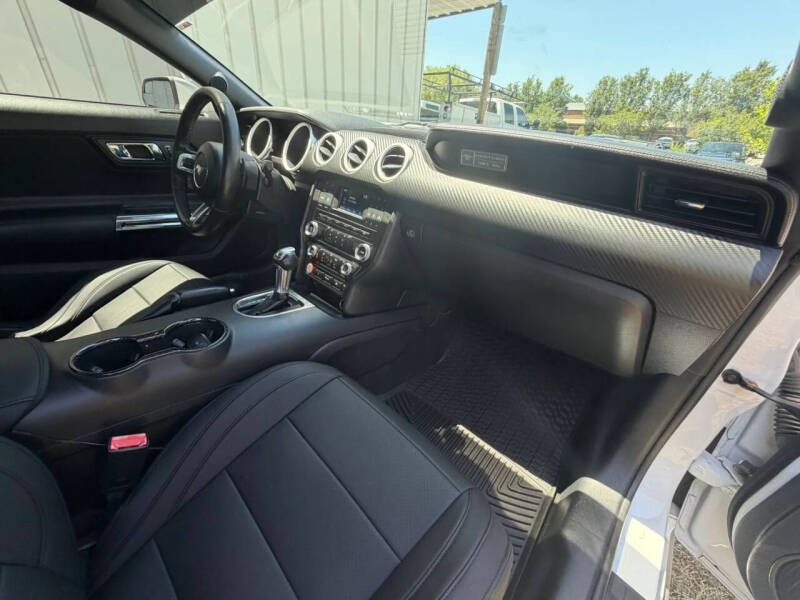 2016 Ford Mustang V6