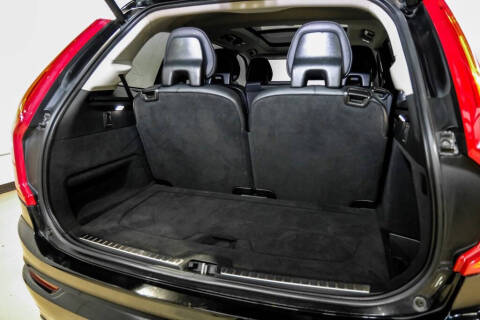 2017 Volvo XC90 T6 Momentum