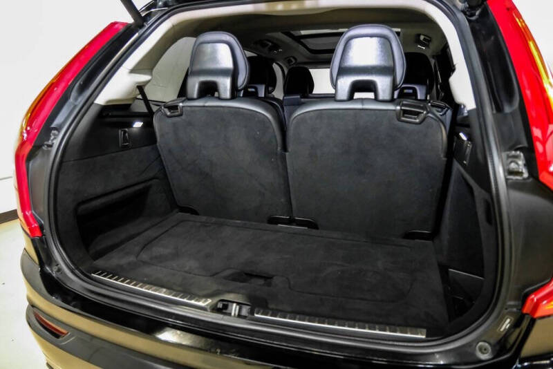 2017 Volvo XC90 T6 Momentum