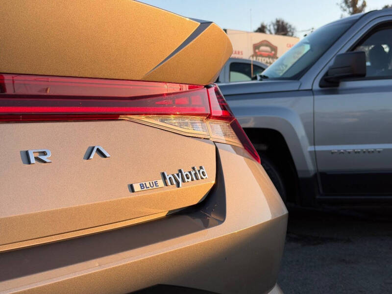 2022 Hyundai Elantra Hybrid Blue