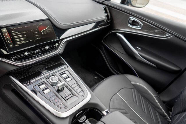 2026 Aston Martin DBX 30