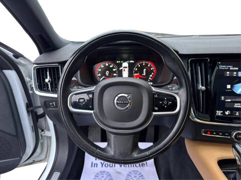 2019 Volvo S90 T6 Momentum