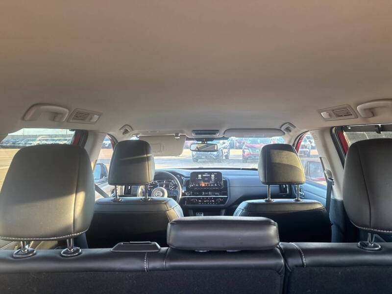 2022 Nissan Pathfinder SL