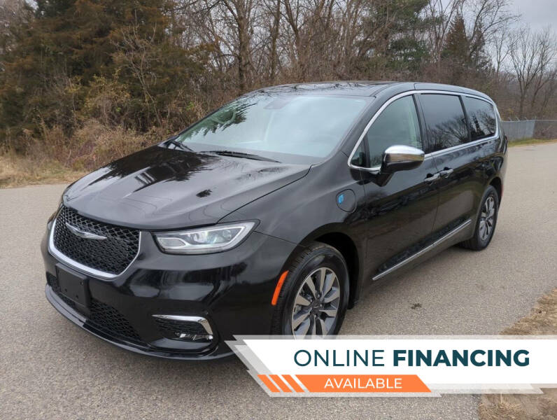 2023 Chrysler Pacifica Hybrid Limited's photo