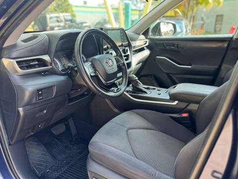 2021 Toyota Highlander LE