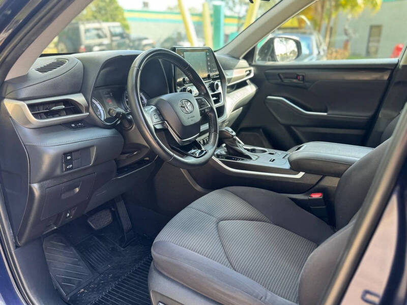 2021 Toyota Highlander LE