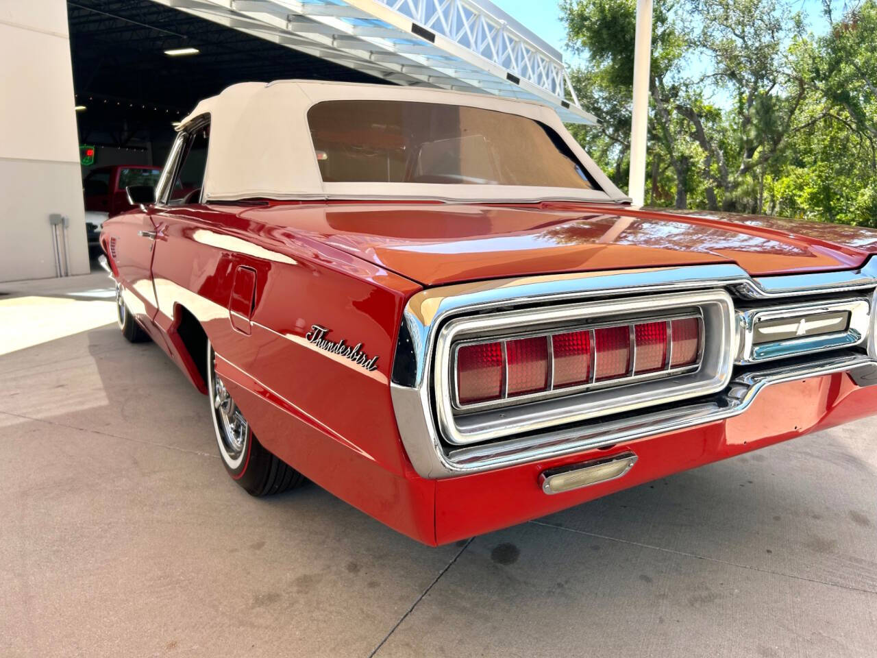 1965 Ford Thunderbird 13