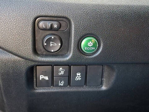 2022 Honda Pilot Touring w/Rear Captain's Chairs