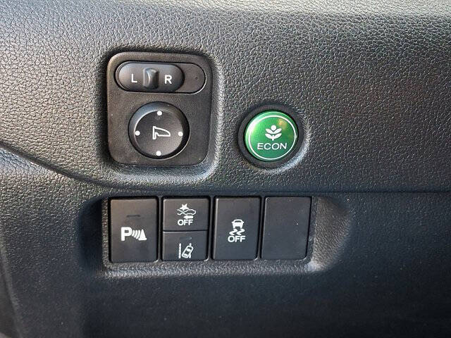 2022 Honda Pilot Touring w/Rear Captain's Chairs