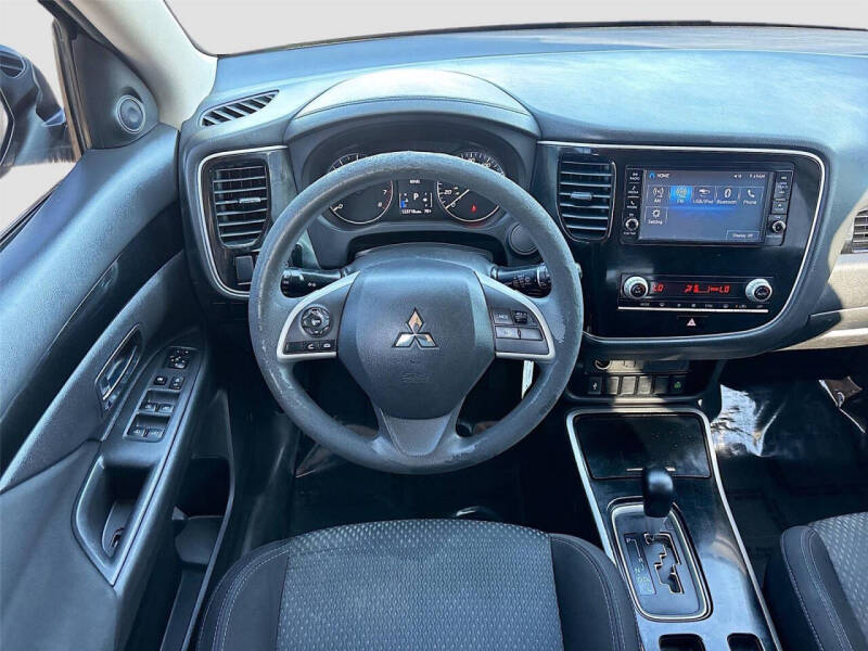 2020 Mitsubishi Outlander ES