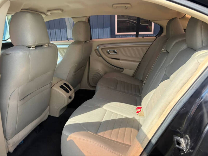 2016 Ford Taurus SE