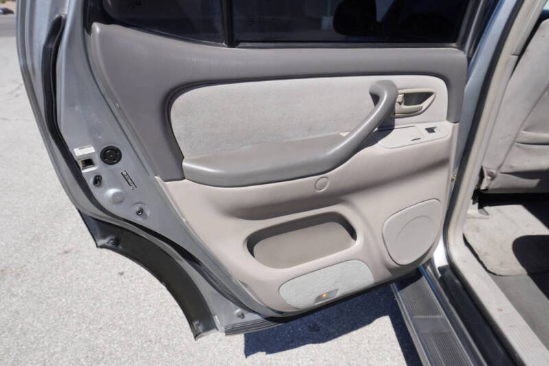 2005 Toyota Sequoia SR5