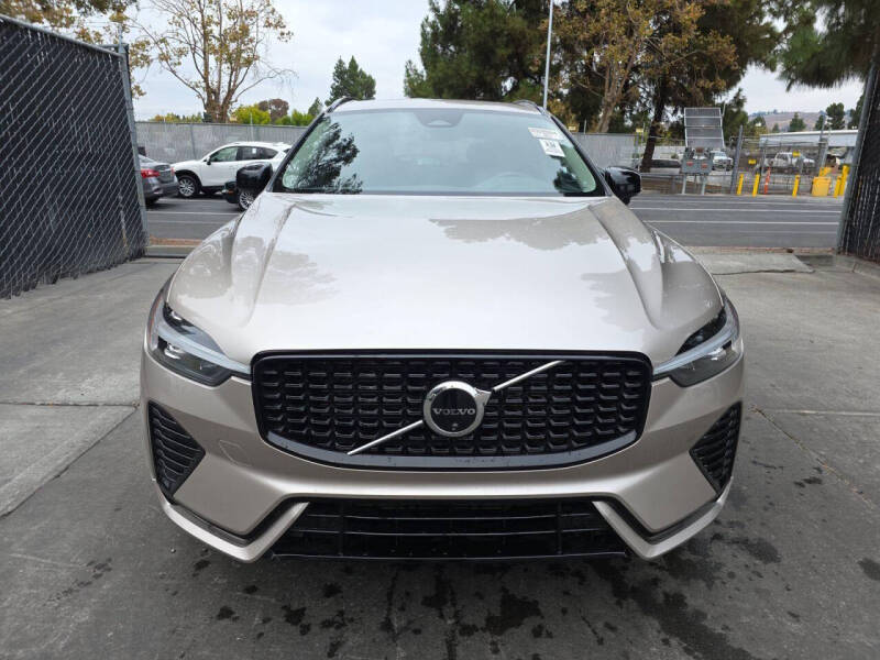 2025 Volvo XC60 B5 Plus Dark Theme