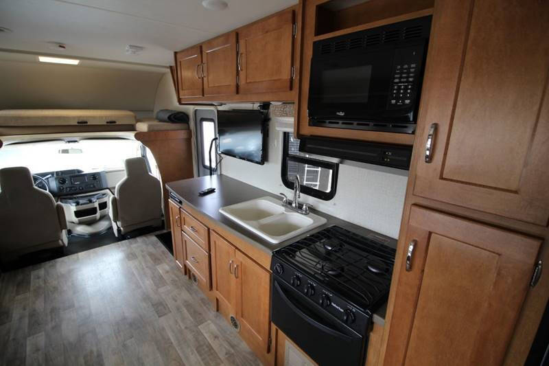 2017 Winnebago MINNIE WINNIE 31K