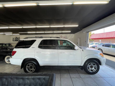 2004 Toyota Sequoia SR5