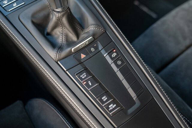 2020 Porsche 718 Cayman 23