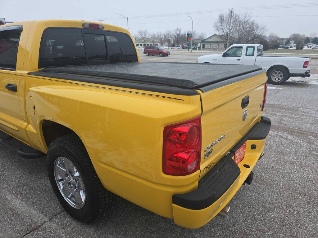 2006 Dodge Dakota 25