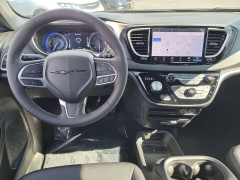 2025 Chrysler Voyager LX