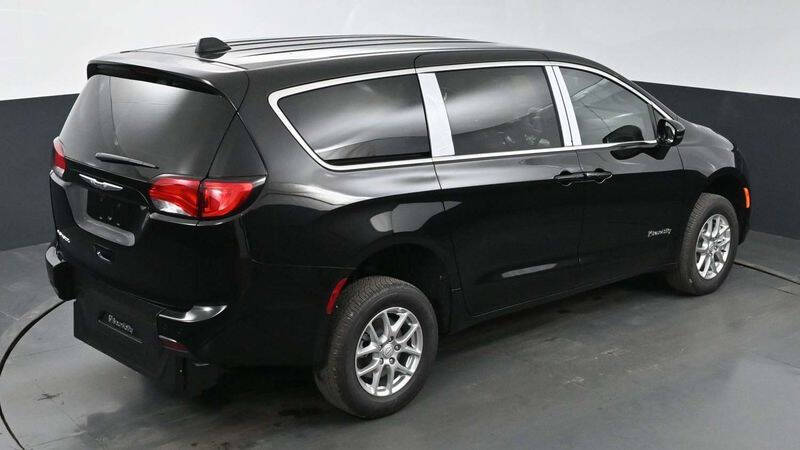 2025 Chrysler Voyager LX