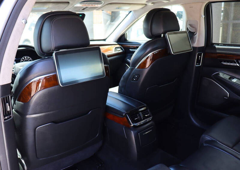 2019 Genesis G90