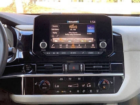 2025 Nissan Pathfinder SV