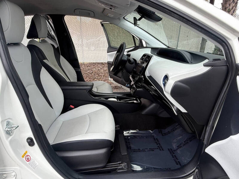 2017 Toyota Prius Three Touring