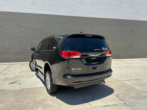 2022 Chrysler Voyager LX