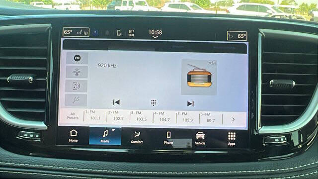 2023 Chrysler Pacifica Plug-In Hybrid Touring L