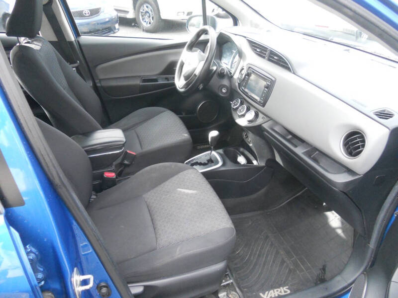 2015 Toyota Yaris 5-Door LE