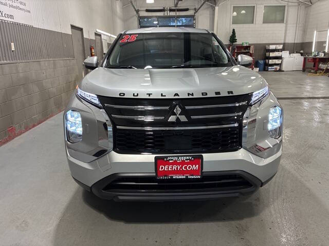 2025 Mitsubishi Outlander ES