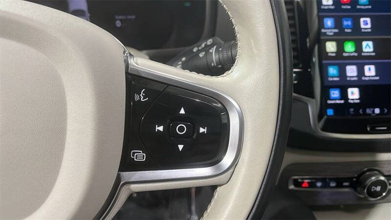 2023 Volvo XC90 Recharge T8 Ultimate Dark Theme