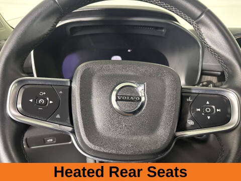 2024 Volvo XC40 B5 Ultimate Dark Theme