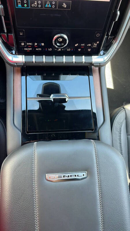 2025 GMC Yukon Denali