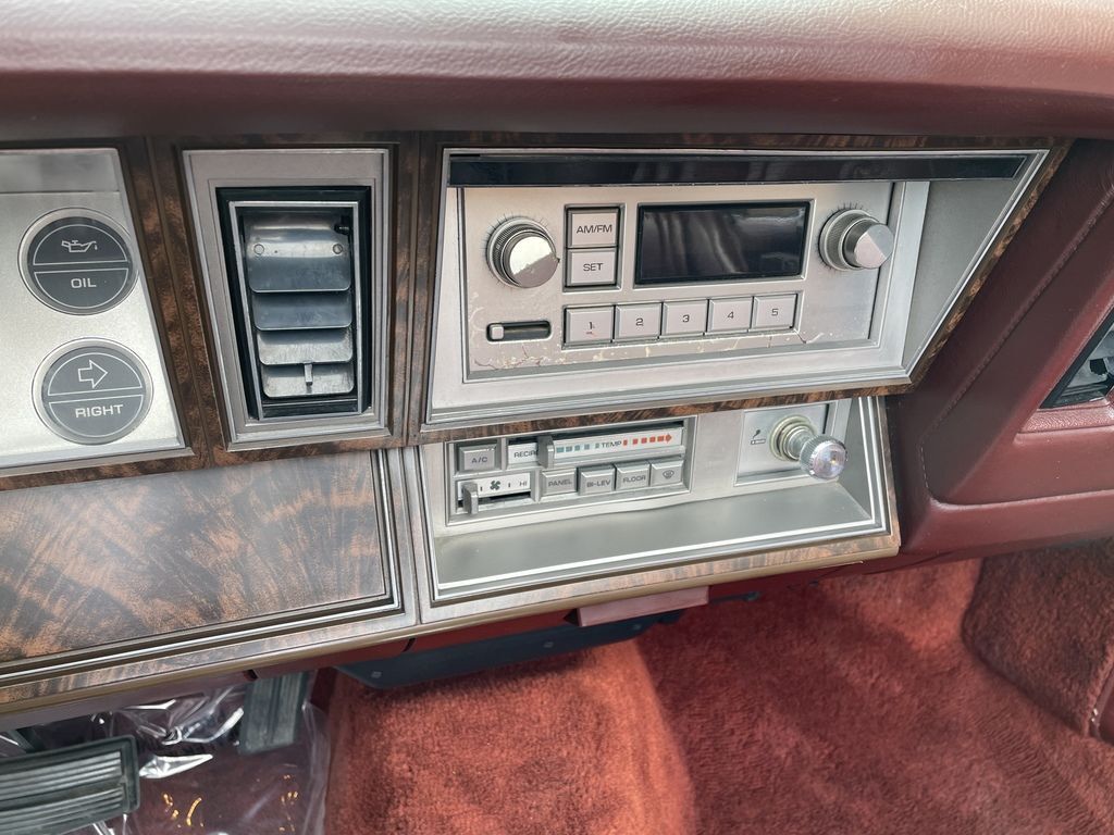 1986 Chrysler Le Baron 16