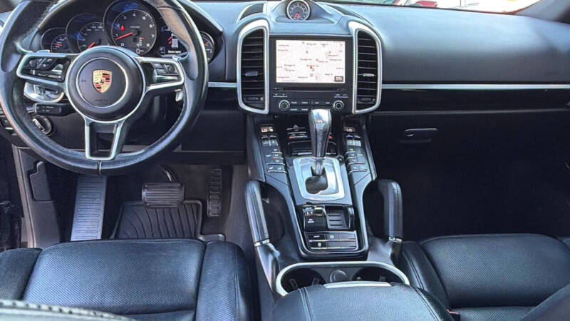 2017 Porsche Cayenne Platinum Edition