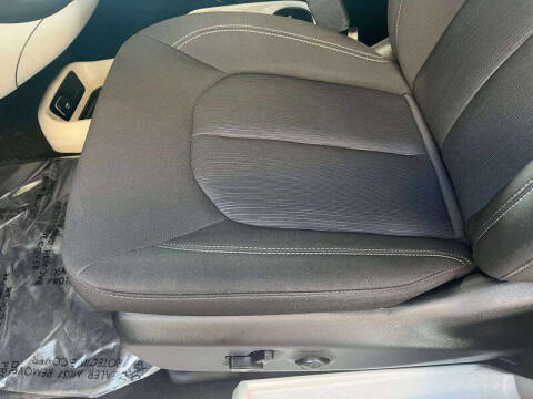 2024 Chrysler Voyager LX