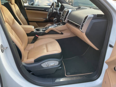 2014 Porsche Cayenne Platinum