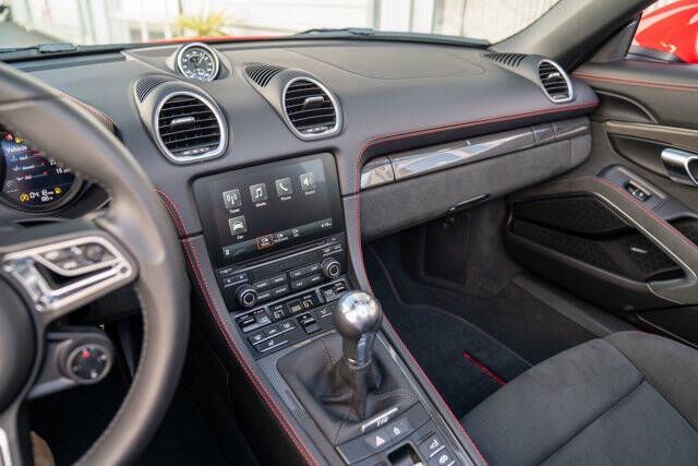 2021 Porsche 718 Boxster 18
