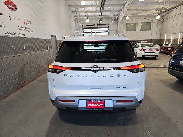 2025 Nissan Pathfinder SL