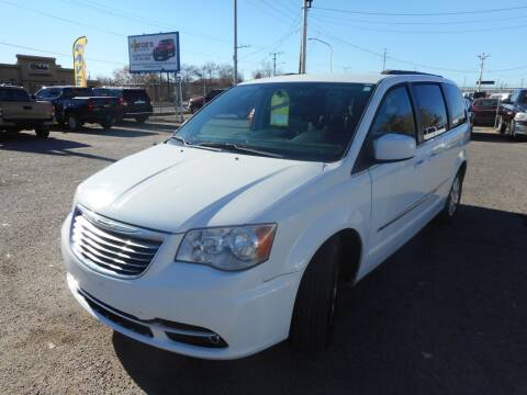 2016 Chrysler Town and Country for sale at AUGE'S SALES AND SERVICE in Belen NM