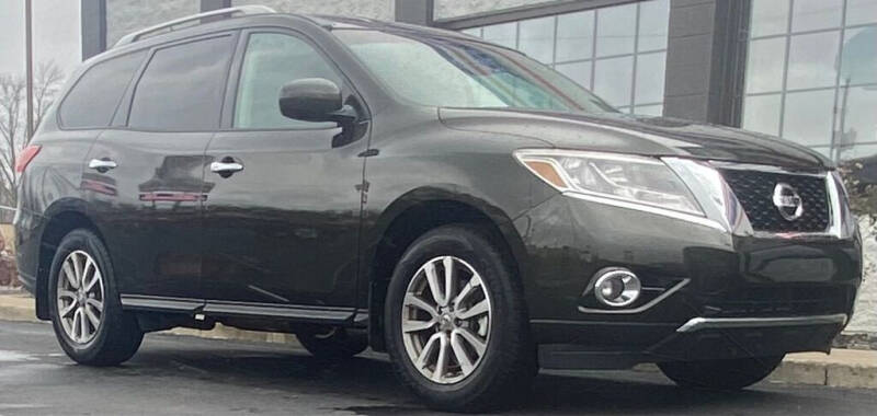 2015 Nissan Pathfinder SV's photo