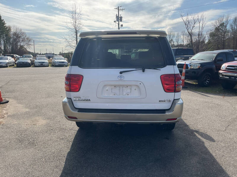 2004 Toyota Sequoia SR5