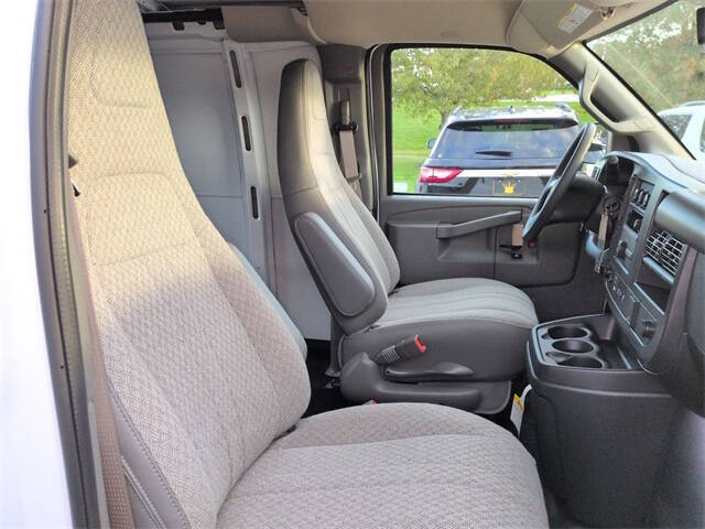 2025 Chevrolet Express 2500