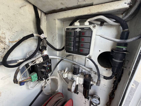 2001 Peterbilt 330
