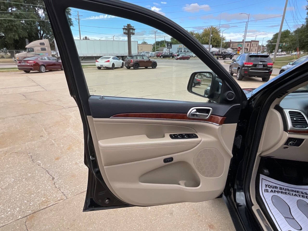 2013 Jeep Grand Cherokee for sale at Auto Connection in Waterloo, IA