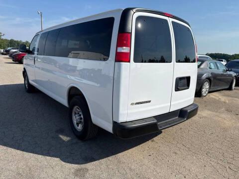 2025 Chevrolet Express LS 3500