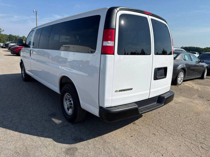2025 Chevrolet Express LS 3500